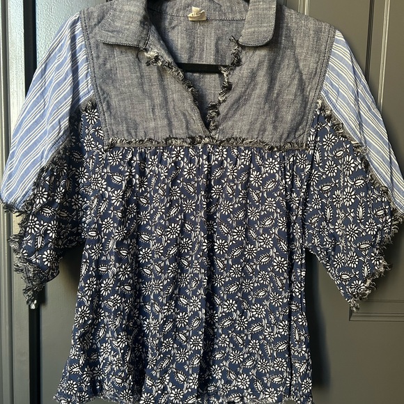 ivy jane Tops - Ivy Jane Blue Floral and Striped Blouse